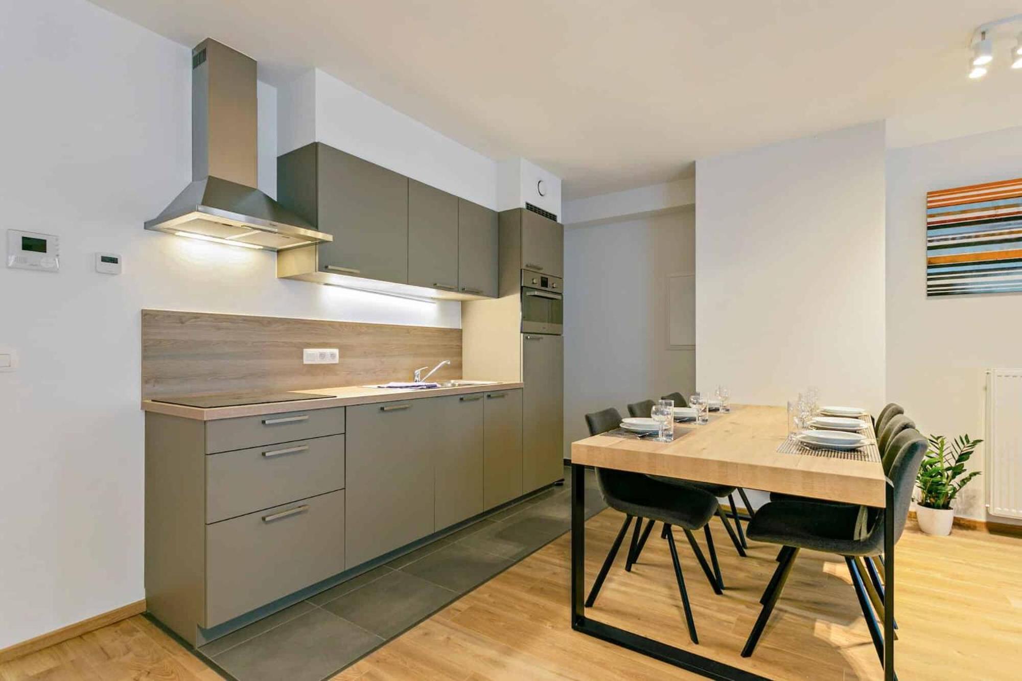 Furnished 2 Bedroom In Center Căn hộ