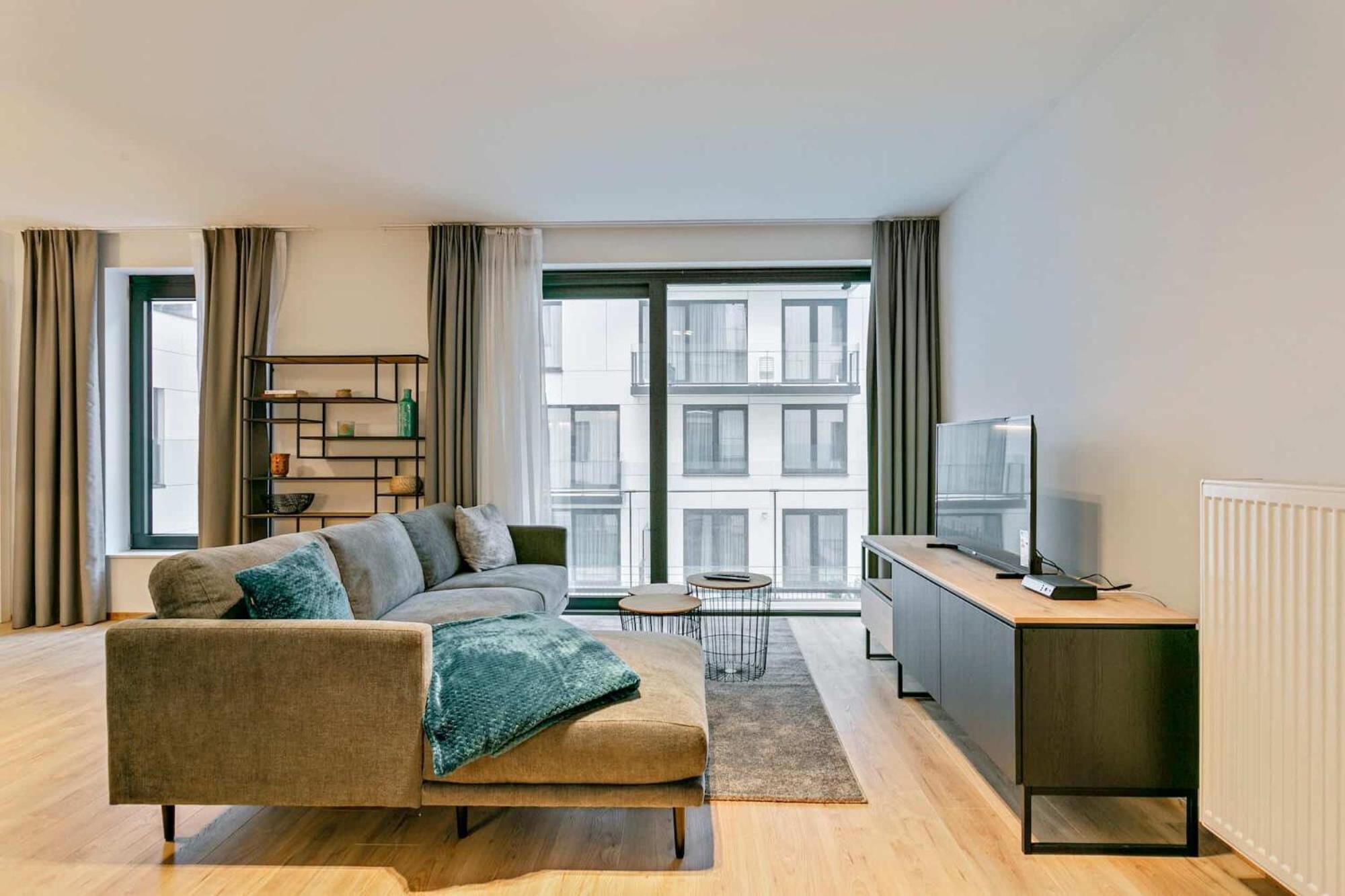 Căn hộ Furnished 2 Bedroom In Center